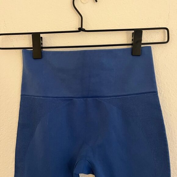 Set Sculptflex Blue Leggings, size XS, inseam about‎ 22.5” - Picture 7 of 9